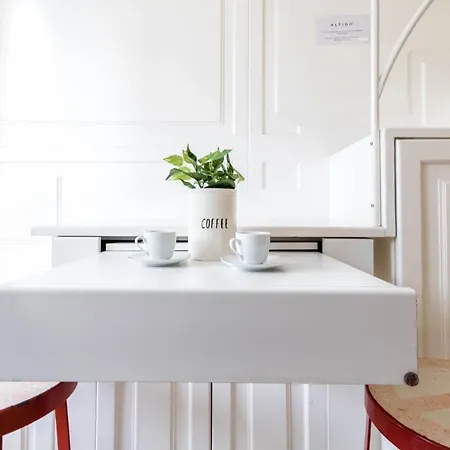 Joivy Lovely Studio For 2 With Balcony Near Duomo Milan Exterior photo