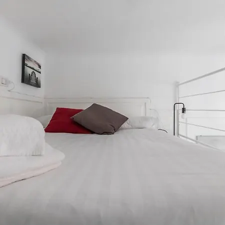 Joivy Lovely Studio For 2 With Balcony Near Duomo Milan Exterior photo