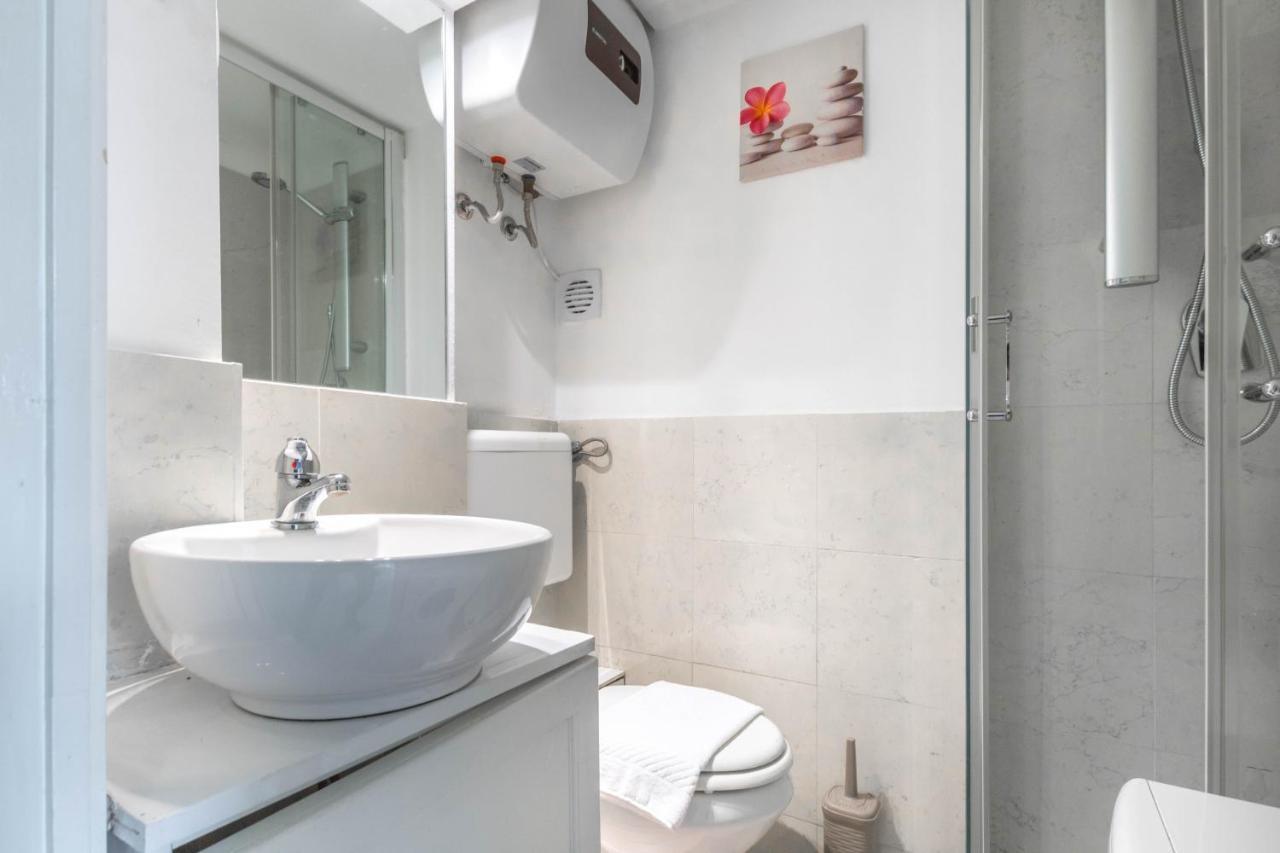 Appartamento Joivy Lovely For 2 With Balcony Near Duomo *